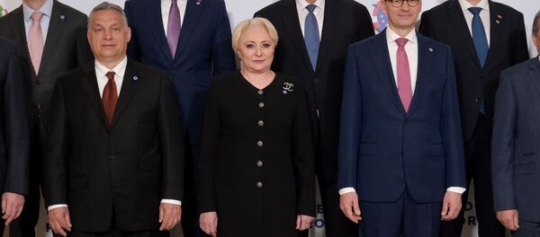 Viorica Dăncilă și Viktor Orban Viorica Dăncilă și Viktor Orban - Sputnik Moldova-România
