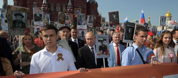 Президент РФ В. Путин принял участие в шествии Бессмертный полк - Sputnik Moldova
