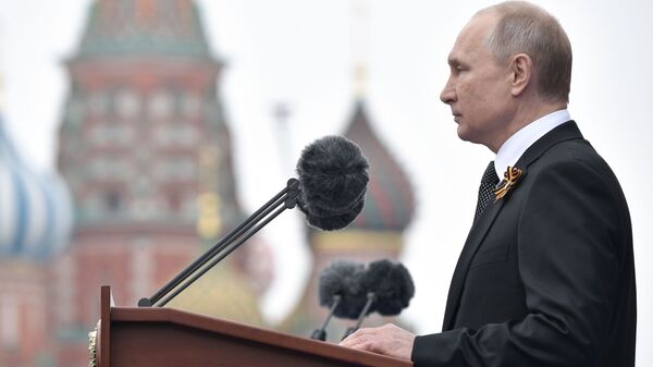 Президент РФ Владимир Путин на Параде Победы на Красной площади - Sputnik Moldova-România