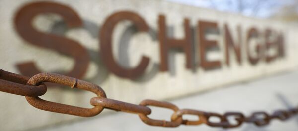 A rusty chain hangs in front of the quay of the small Luxembourg village of Schengen at the banks of the river Moselle January 27, 2016. - Sputnik Moldova