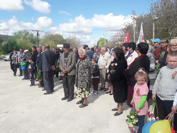В память о героях: к 9 мая в селе Каракуй восстановлен мемориал воинской славы В память о героях: к 9 мая в селе Каракуй восстановлен мемориал воинской славы - Sputnik Молдова