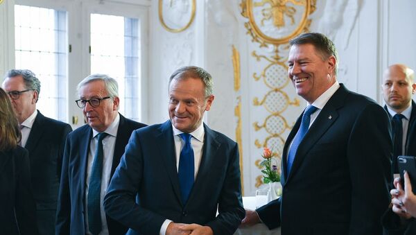 Klaus Iohannis, Donald Tusk și Jean-Claude Juncker la summitul de la Sibiu - Sputnik Moldova-România