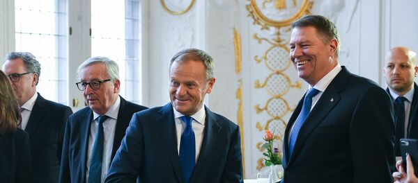 Klaus Iohannis, Donald Tusk și Jean-Claude Juncker la summitul de la Sibiu - Sputnik Moldova-România