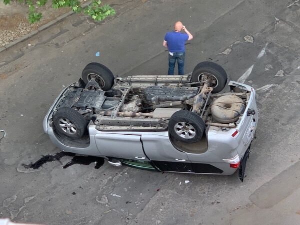 Accident la prima oră în Chişinău: un automobil s-a răsturnat - foto Accident la prima oră în Chişinău: un automobil s-a răsturnat - foto - Sputnik Moldova-România