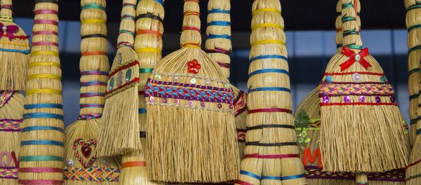 Mături deosebite confecționate de familia Bârsan - Sputnik Moldova