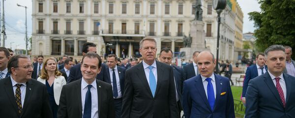 Ludovic Orban, Klaus Iohannis şi Rareş Bogdan, PNL - Sputnik Moldova-România