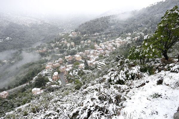 Căderi de zăpadă în Corsica - Sputnik Moldova-România