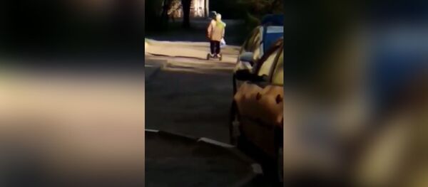 Вот из-за таких бабулек повысили пенсионный возраст Вот из-за таких бабулек повысили пенсионный возраст - Sputnik Молдова