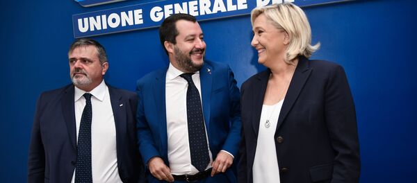 Matteo Salvini and  Marine Le Pen - Sputnik Moldova