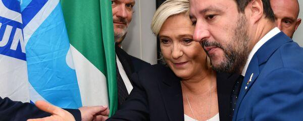 Matteo Salvini and  Marine Le Pen - Sputnik Moldova-România