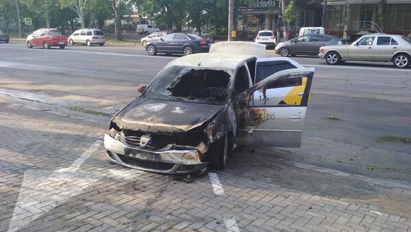 В Кишиневе на заправке сгорел автомобиль службы такси - Sputnik Молдова