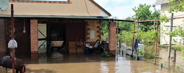 Intervenția salvatorilor la pomparea apei din gospodării - Sputnik Moldova