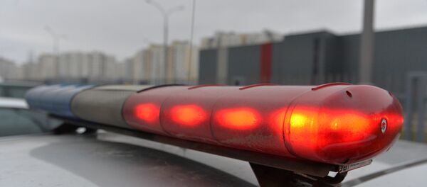 Lumini intermitente pe o mașină a poliției rutiere - Sputnik Moldova