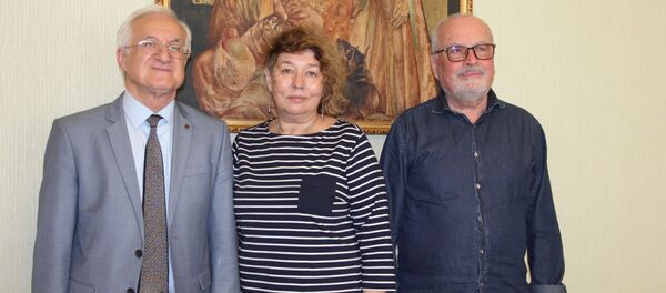 Степан Берил, Марина Перекрестова и Владимир Новосадюк Степан Берил, Марина Перекрестова и Владимир Новосадюк - Sputnik Молдова