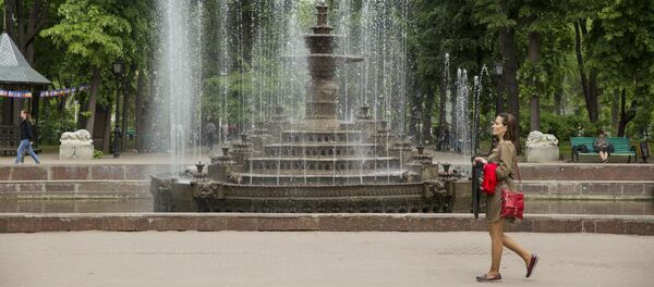 Фонтан в центральном парке Штефан чел Маре Фонтан в центральном парке Штефан чел Маре - Sputnik Молдова