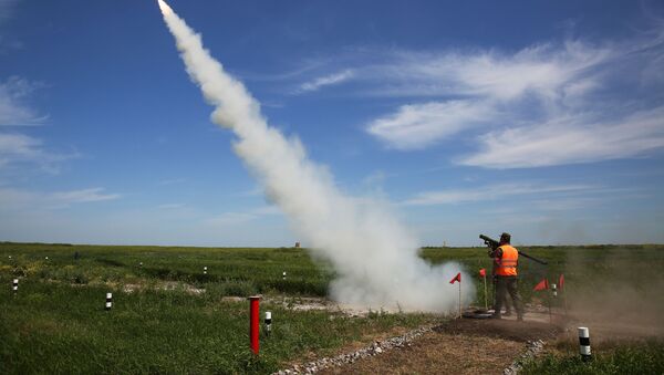 Военнослужащие во время стрельб из переносного зенитного ракетного комплекса Игла на всеармейском конкурсе Чистое небо на полигоне Ейский Учебного центра войсковой противовоздушной обороны - Sputnik Молдова