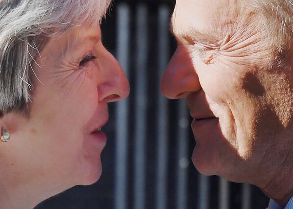 Премьер-министр Великобритании Тереза Мэй и председатель Европейского совета Дональд Туск на встрече в Лондоне. Архивное фото - Sputnik Moldova-România