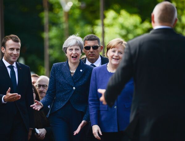 Президент Франции Эммануэль Макрон, премьер-министр Великобритании Тереза Мэй, канцлер Германии Ангела Меркель перед саммитом ЕС в Софии - Sputnik Moldova-România