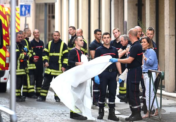 Explozie puternică în centrul orașului francez Lyon: Mai multe persoane rănite - Video Explozie puternică în centrul orașului francez Lyon: Mai multe persoane rănite - Video - Sputnik Moldova