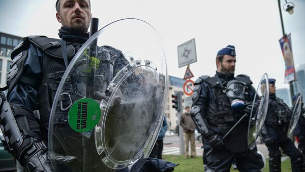 Акция протеста автомобилистов жёлтые жилеты в Брюсселе - Sputnik Moldova-România