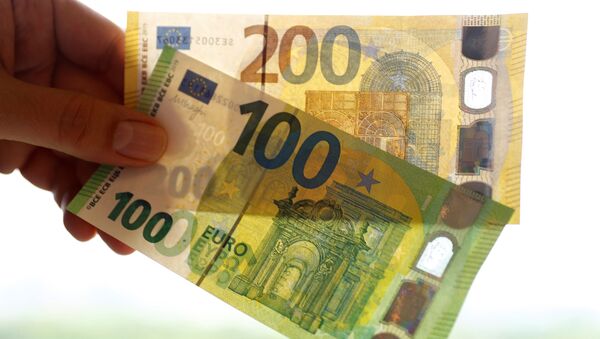 Prezentarea noilor bancnote de 100 și 200 de euro - Sputnik Moldova