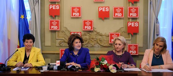 Rovana Plumb, Viorica Dăncilă și Gabriela Firea Rovana Plumb, Viorica Dăncilă și Gabriela Firea - Sputnik Moldova-România