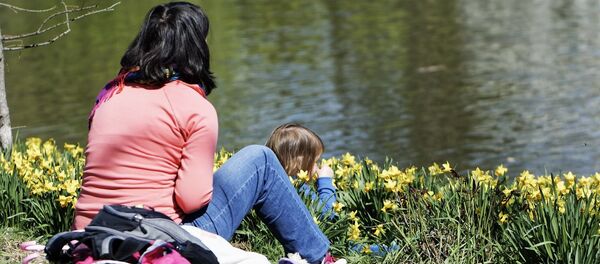 O mamă și copilul ei - Sputnik Moldova