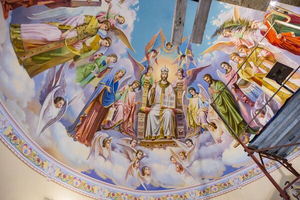 Lucrări de restaurare a picturii interioare la Mănăstirea Ciuflea - Sputnik Moldova