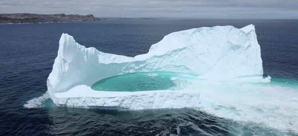 Айсберг с бассейном внутри Айсберг с бассейном внутри - Sputnik Молдова