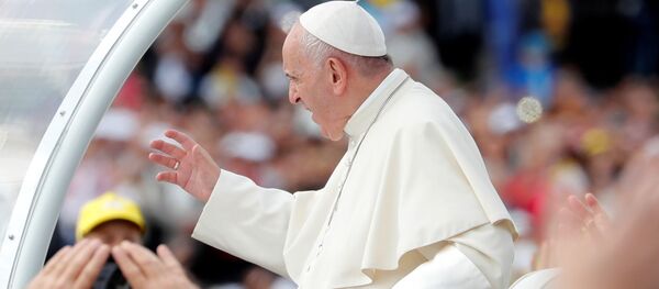 Pope Francis arrives to meet with the youth and families in Iasi - Sputnik Moldova-România