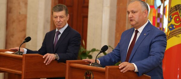 Президент Молдовы Игорь Додон и спецпредставитель президента России по развитию торгово-экономических отношений с Молдовой Дмитрий Козак - Sputnik Moldova-România
