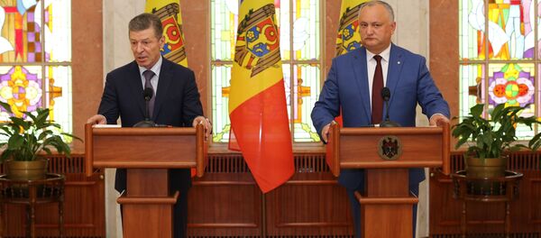 Президент Молдовы Игорь Додон и спецпредставитель президента России по развитию торгово-экономических отношений с Молдовой Дмитрий Козак - Sputnik Молдова