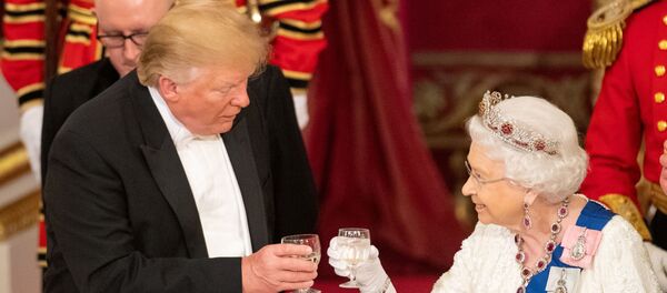 Donald Trump și Regina Elizabeta - Sputnik Moldova