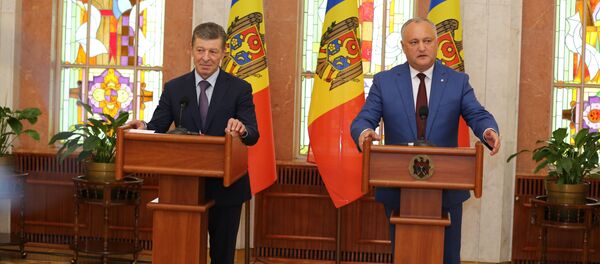 Президент Молдовы Игорь Додон и спецпредставитель президента России по развитию торгово-экономических отношений с Молдовой Дмитрий Козак - Sputnik Moldova