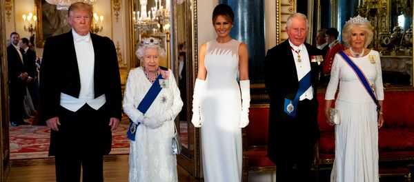U.S. President Donald Trump, First Lady Melania Trump, Britain's Queen Elizabeth, Britain's Charles, the Prince of Wales and Camilla U.S. President Donald Trump, First Lady Melania Trump, Britain's Queen Elizabeth, Britain's Charles, the Prince of Wales and Camilla - Sputnik Молдова
