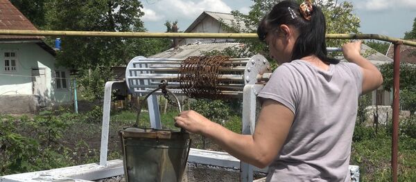 Jumătate dintre moldovenii din sate consumă apă poluată Jumătate dintre moldovenii din sate consumă apă poluată - Sputnik Moldova