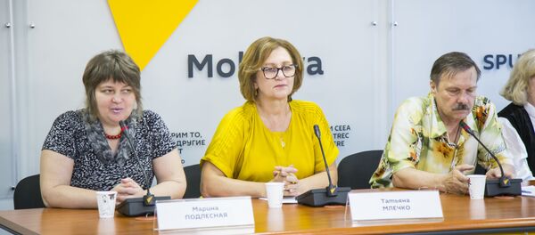 Марина Подлесная, Татьяна Млечко, Дмитрий Николаев Марина Подлесная, Татьяна Млечко, Дмитрий Николаев - Sputnik Молдова