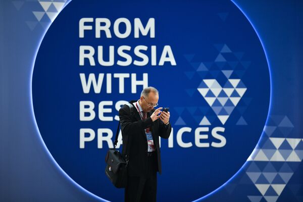 Участник Петербургского международного экономического форума 2019 (ПМЭФ-2019) в конгрессно-выставочном центре Экспофорум - Sputnik Молдова