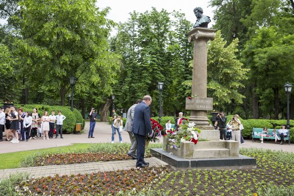 В Кишиневе отметили 220-й день рождения Пушкина - Sputnik Молдова