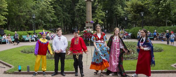 В Кишиневе отметили 220-й день рождения Пушкина - Sputnik Молдова