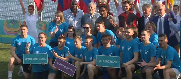 Кэмпбелл и Карамбё открыли Парк футбола Евро - 2020 в Санкт-Петербурге - Sputnik Молдова