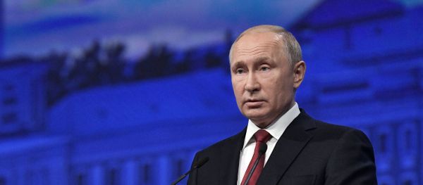 Президент РФ В. Путин на Петербургском международном экономическом форуме. День второй - Sputnik Молдова