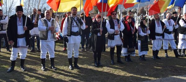 Patrioți români în Valea Uzului Patrioți români în Valea Uzului - Sputnik Moldova-România