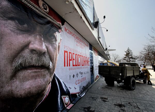 Премьера фильма режиссера Никиты Михалкова Утомленные солнцем-2: Предстояние прошла во Владивостоке Премьера фильма режиссера Никиты Михалкова Утомленные солнцем-2: Предстояние прошла во Владивостоке - Sputnik Молдова