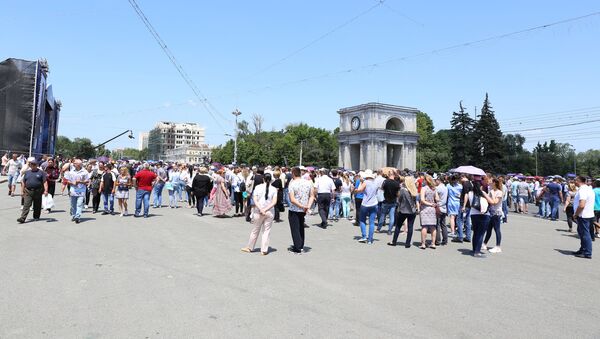 Протест у здания правительства Молдовы, 9 июня 2019 года.  - Sputnik Молдова