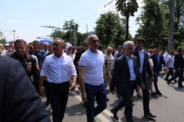 O parte dintre protestatarii PDM merg să apere instituțiile statului O parte dintre protestatarii PDM merg să apere instituțiile statului - Sputnik Moldova