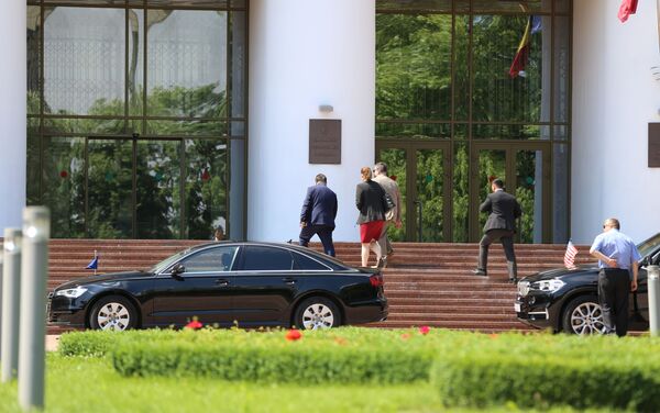 Дипломаты ЕС и США вошли в здание парламента - Sputnik Молдова