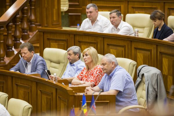Депутаты-социалисты на заседании парламента - Sputnik Молдова