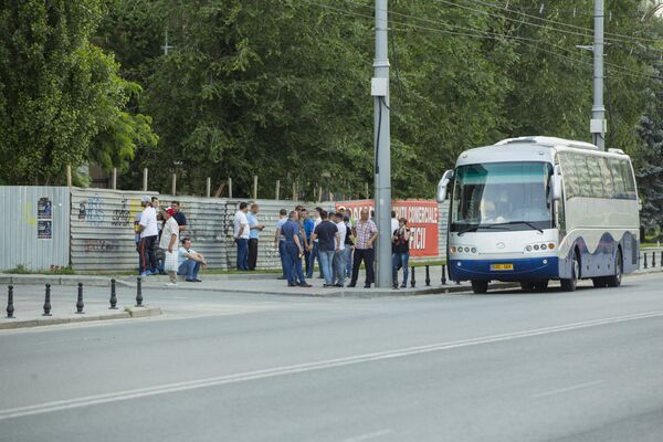 На митинг людей привозили на автобусах - Sputnik Молдова