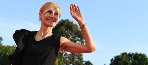 Актриса Ингеборга Дапкунайте на Звездной дорожке перед началом церемонии открытия XXX Открытого Российского кинофестиваля Кинотавр в Сочи - Sputnik Moldova-România